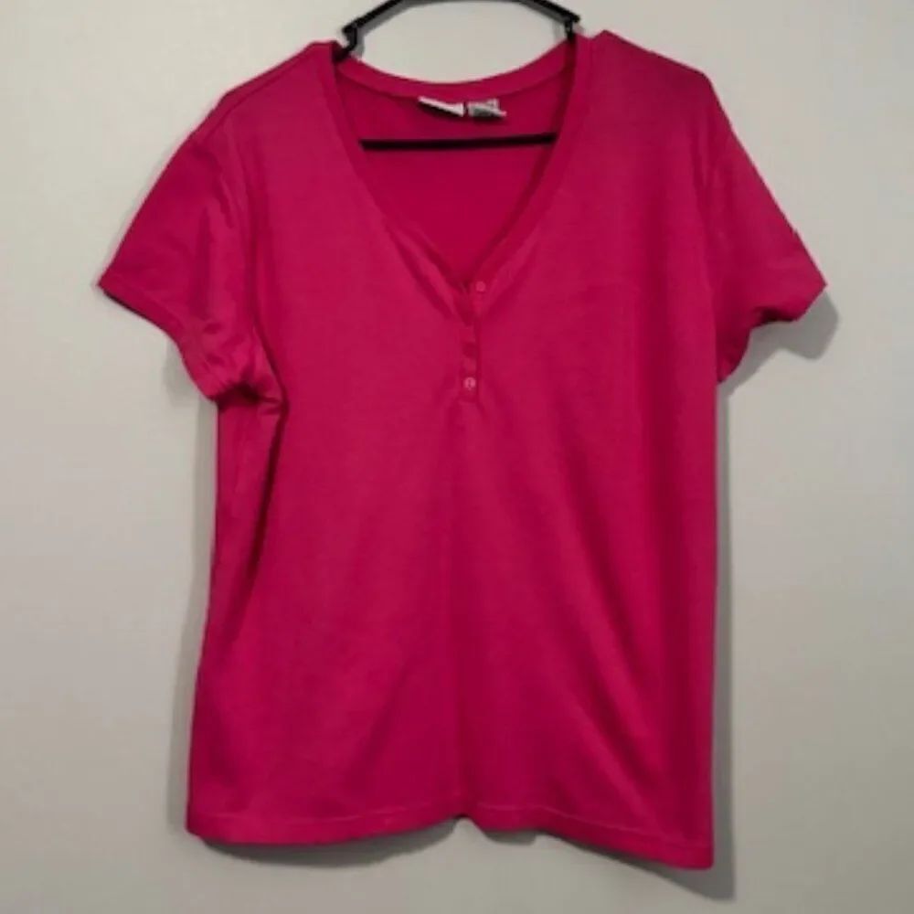 USED Woman's White Stag Short Sleeve V Neck Shirt with 4 Buttons Color Pink Sz L